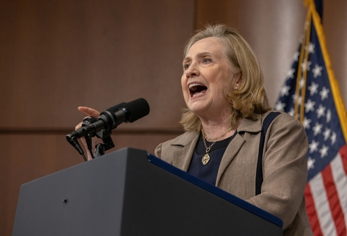 New,York,,N.y.,,November,3,,2022:,Former,Secretary,Of A woman speaking passionately at a podium with a microphone and an American flag in the background